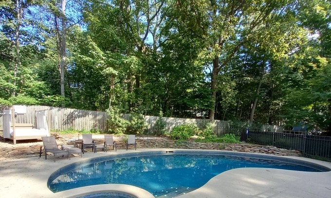 Winston - Salem House | Pool, Custom Mid Century Gem, walk to Wake Forest University, Reynolda House