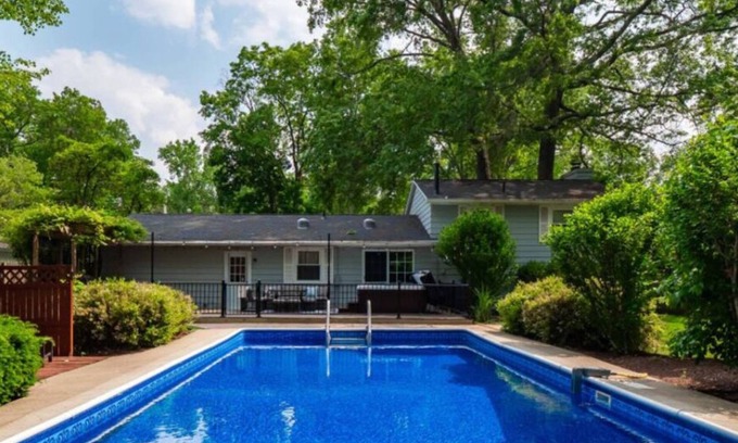 Vermilion House | Pool|Hot Tub|Game Room|Remodeled|Sleeps 10