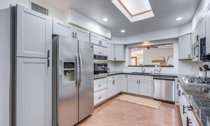 Arroyo Chico House | Pool & Hot Tub/Game Room/Midtown/5 BR 3 BA