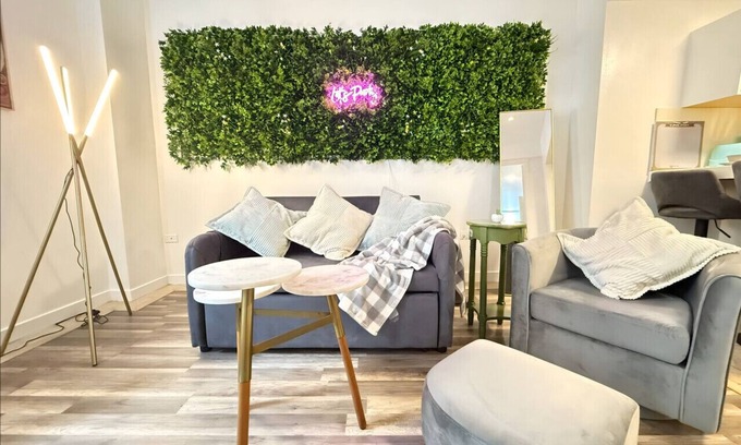 South Pointe Bed & Breakfast | Pool & Jacuzzi! Walk to beach, South Point Pier,