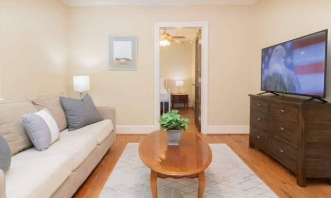 Columbus Apartment | Pool! Near Downtown&Parks- The Cozy Guest Cottage