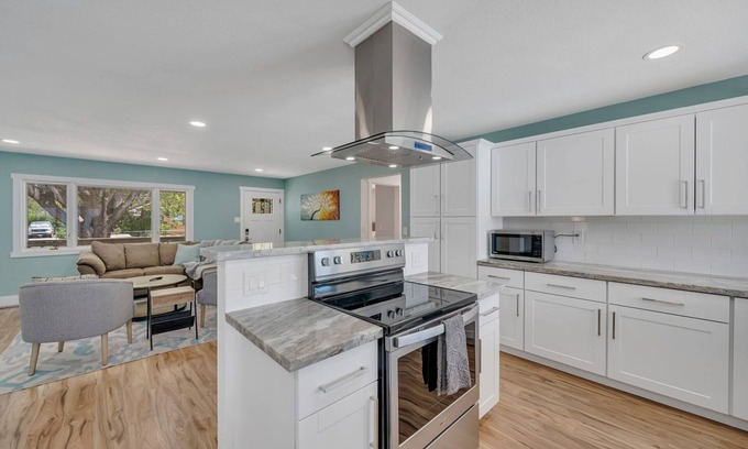 Reno House | POOL & SPA in Reno-Tahoe, family friendly- sleeps 10!