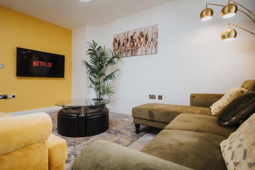 Manchester House | Pool Table - Coop Live Arena, Etihad & City stay