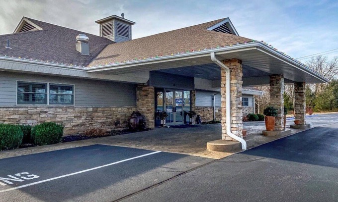 Village of Four Seasons Apartment | Pool | WiFi | Lake Front| Sleeps 6 | MM 13 (791AB)