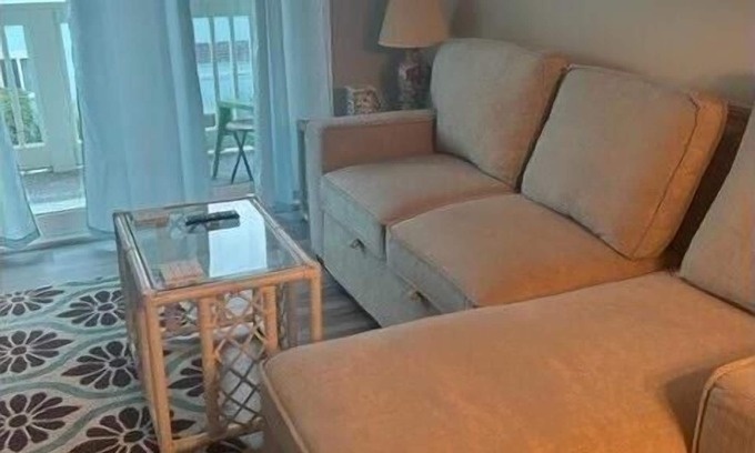 Emerald Isle Condo | Poolside 1 bedroom 1 bath condo