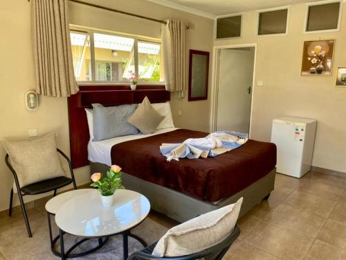Harare Apartment | Poolside Executive Suite near Airport - 2322