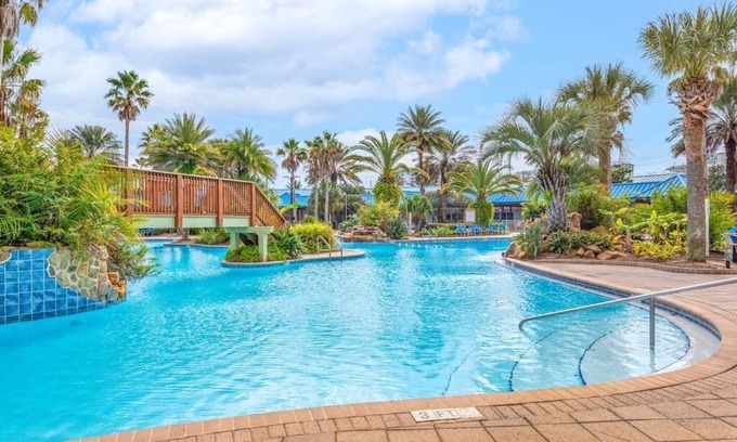 Fort Walton Beach - Destin Resort | Poolside Family Friendly Resort 2 FULL-KING Rooms