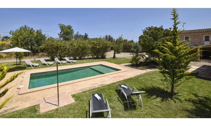 Buger House | Poolside Garden Retreat in Búger