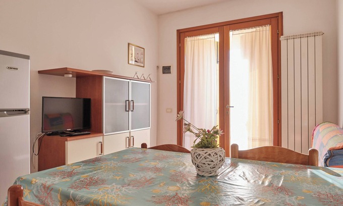 Rosapineta Apartment | Poolside getaway-Beahost