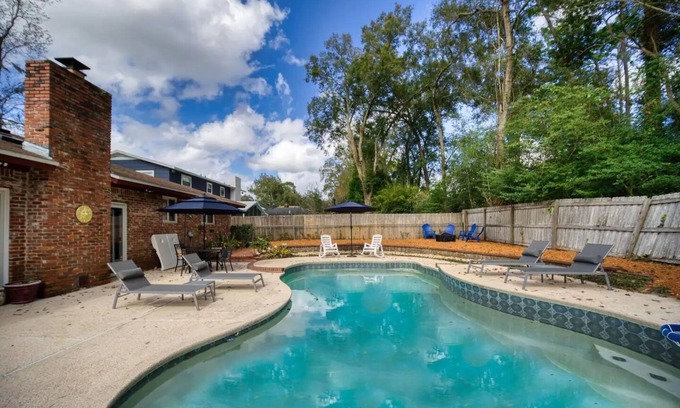 Hyde Park House | Poolside Haven Near Golf Course Sleeps 12