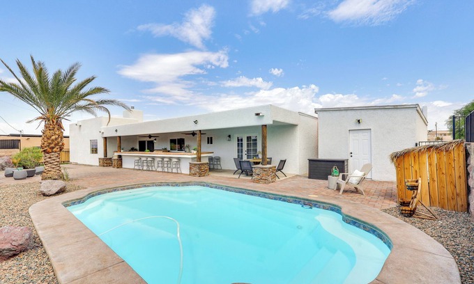 Lake Havasu City House | Poolside Relaxation: Group-Friendly Home in Havasu