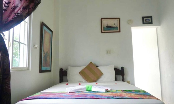 Belize City Apartment | Poolside Sea View Studio for 3 w Pool near Airport