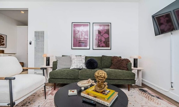 Coronado House | Poppy Suite – Walk to Food, Shops & Ferry Landing
