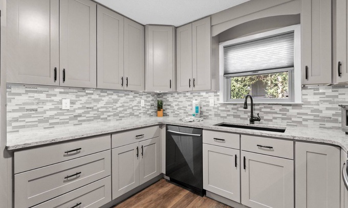 Kiska Beach House | Pops Seaclusion 1 Block from the Beach!