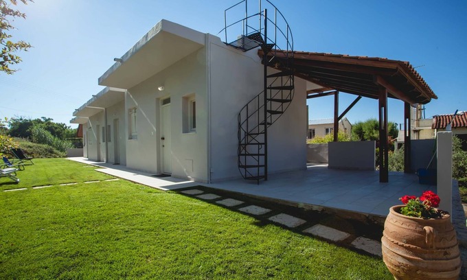 Daratsos House | Popy's place property Agioi Apostoloi Chania Crete Greece