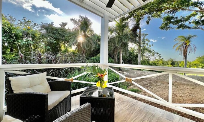 French Harbour Apartment | Poquito de Paraiso @Coral Views, French Harbour