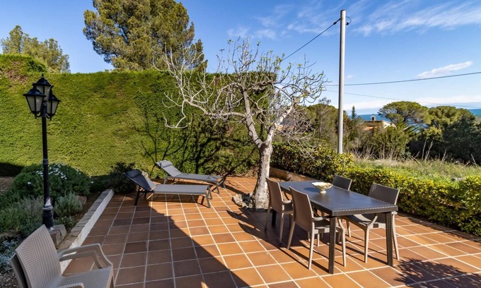 Ciudad Universitaria Apartment | Port de la Selva 94 - Apartment with large garden