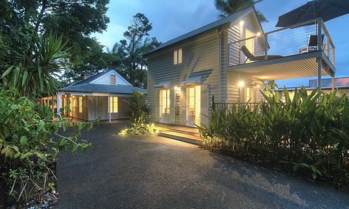 Port Douglas Cottage | Port Douglas Cottage and Lodge