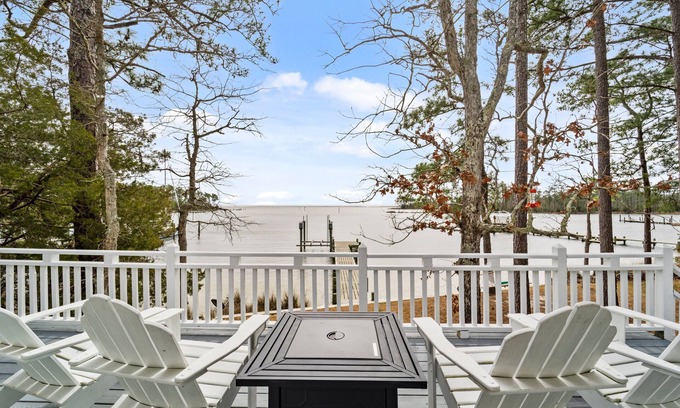 Oriental House | Port Peninsula Waterfront Paradise - Waterfront with Dock & Boat Lift