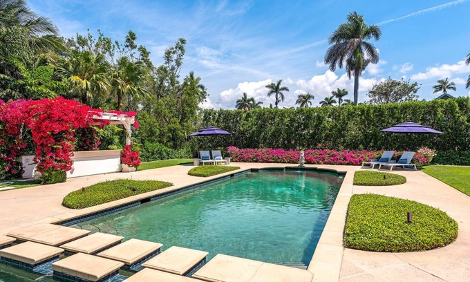 West Naples House | Port Royal elegance for the traveler who desires the luxury and location.