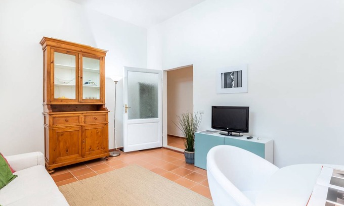 Oltrarno Apartment | Porta Romana House in Florence