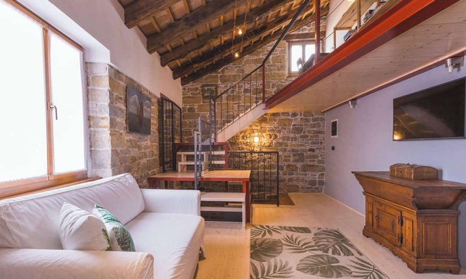 Oprtalj Apartment | Portole Loft Suite 3