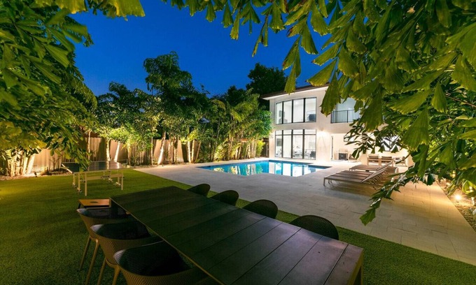 Coral Terrace House | Posh & Modern Villa with Pool