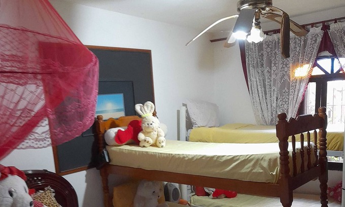Balneario Gaivotas House | Pousada Crazy Hostel