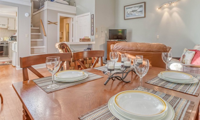 Sunriver Condo | Powder Village B2 is an Inviting, Updated Sunriver Condo with Open Living Space!