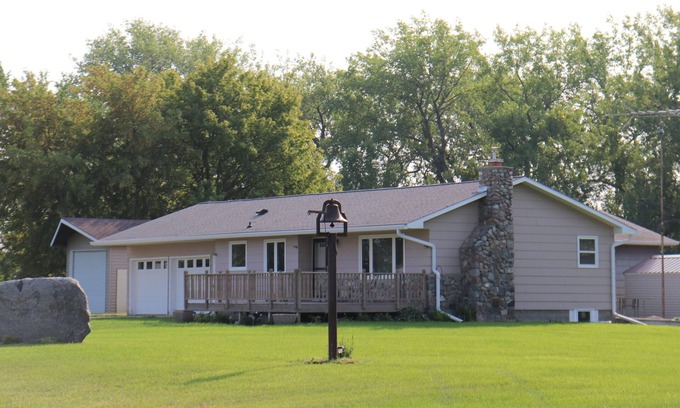 Devils Lake House | Prairie Pines Lodge.15 private acres.near Devils Lake