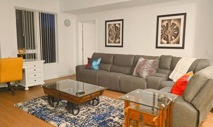 Little Tokyo House | Premier 2BR in Downtown LA's Art Hub
