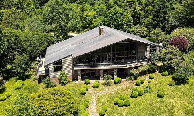 Independence House | Premier Appalachian Living w/ Panoramic Mtn Vistas
