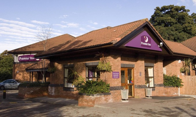Liverpool Hotel | Premier Inn Liverpool - West Derby