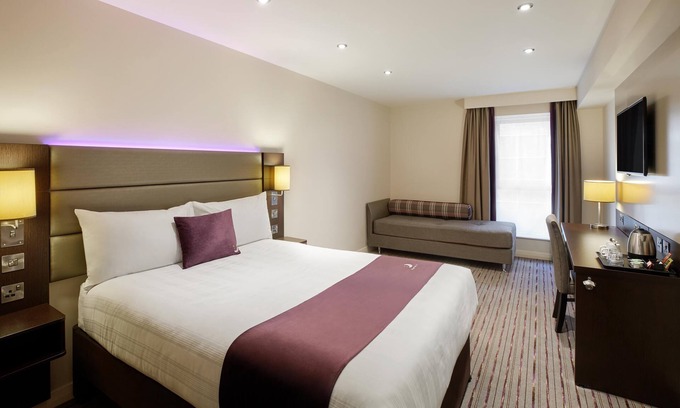 Warrington Hotel | Premier Inn Warrington - M6/J21