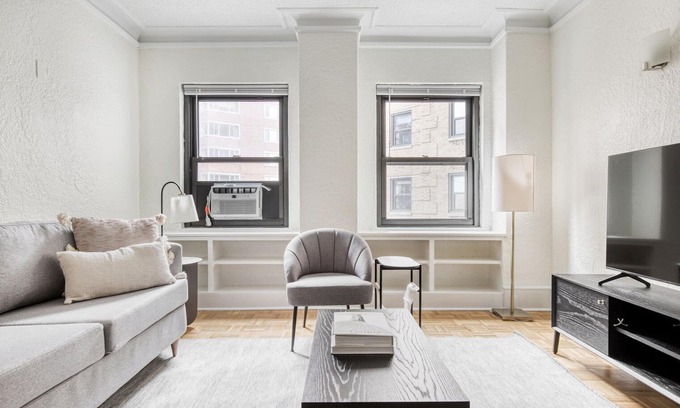 Gold Coast Apartment | Premium Gold Coast 1BR w/Doorman & Gym, 2 blocks to L, by Blueground