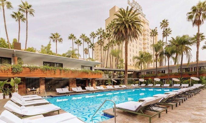 Hollywood Hotel | Premium Hollywood Experience – Poolside Stay | Experience Universal Studio
