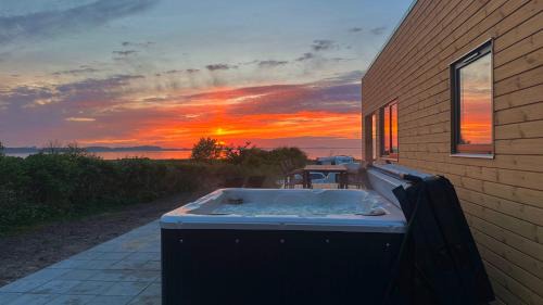 Hvalpsund House | Premium hytte med udendørs spa