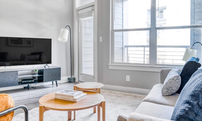 Riverside Apartment | Premium Riverside 1BR w/ Gym & W/D, nr Lady Bird Lake, by Blueground