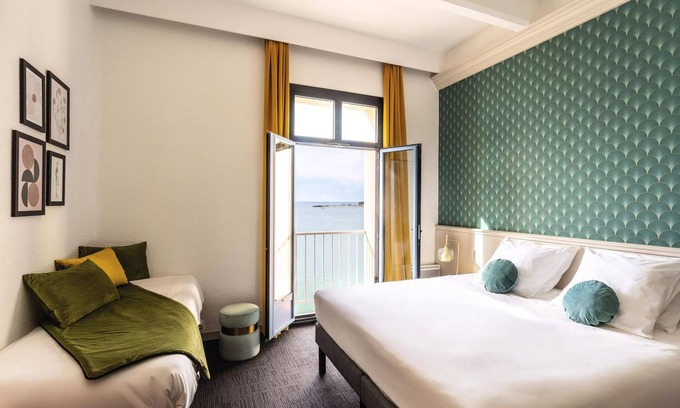 Morgat Apartment | Premium Room 2 Adults + 1 Child Balcony View