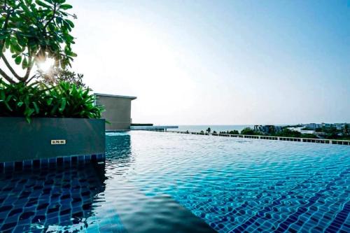 Saen Suk Apartment | Premium Suite Corner Room & The Blu X Bangsaen