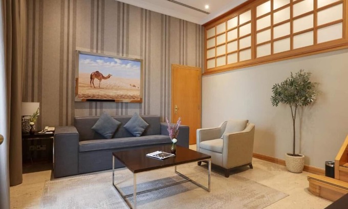 Jumeira 1 House | Presidential Suite Near Palm Strip Mall By Luxury Bookings