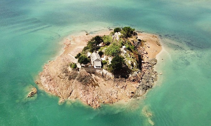 Le Ru House | Prestigious Escape to Île Koeur: A Private Luxury Paradise in Brittany