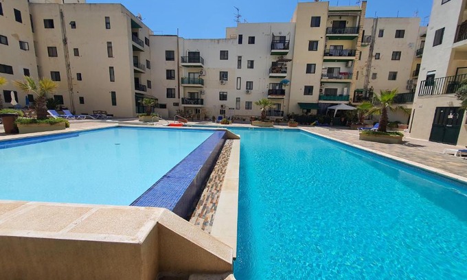 Bugibba Apartment | Pretty 2 bedroom Apartment with shared Pool