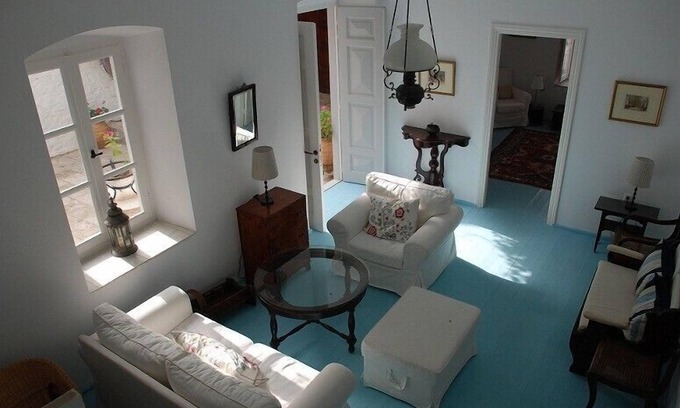 idhra House | Pretty 3 bedroom house in Hydra town close to the port, no steps, pvt courtyard