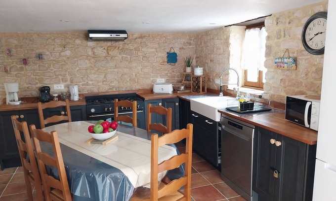 Angles House | Pretty country house with exposed stonework 9 km from the beaches
