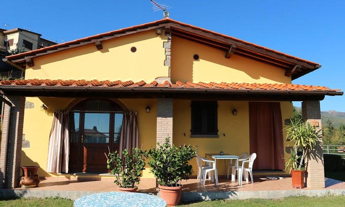 San Quirico House | Pretty Holiday Home with Garden, Garden Furniture, Barbecue