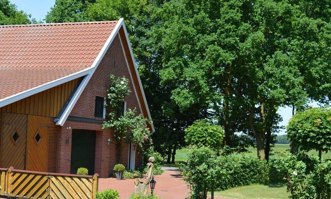 Holthaus Villa | Pretty Mansion in Lindern with Private Terrace