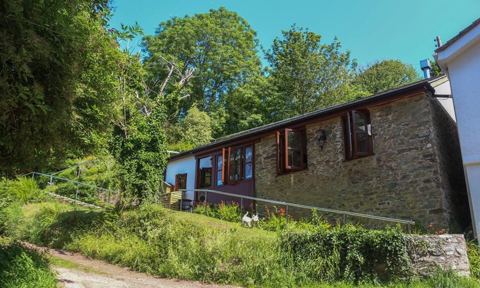 Chillington Cottage | Pretty Old Forge in peaceful, scenic setting