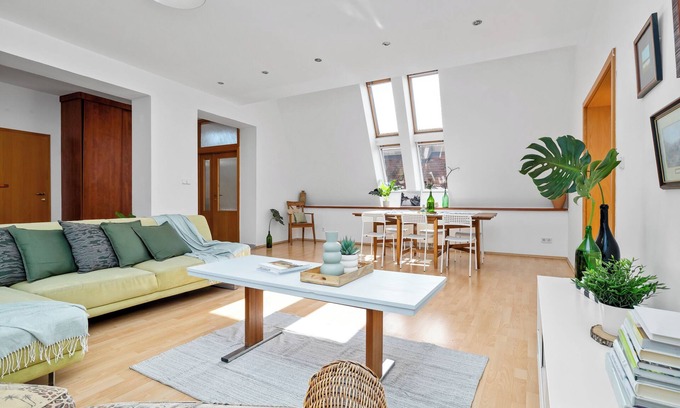 Old Town Apartment | Prima - spacious apartment located in the main square