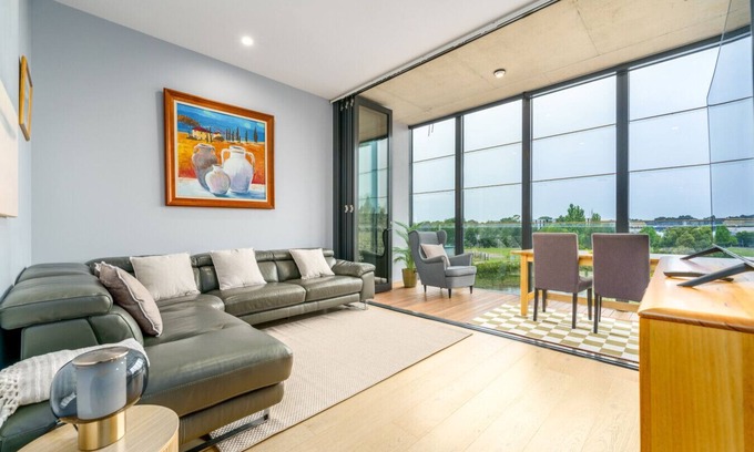 Kingston Apartment | Prime and Stylish Stay in Kingston Foreshore